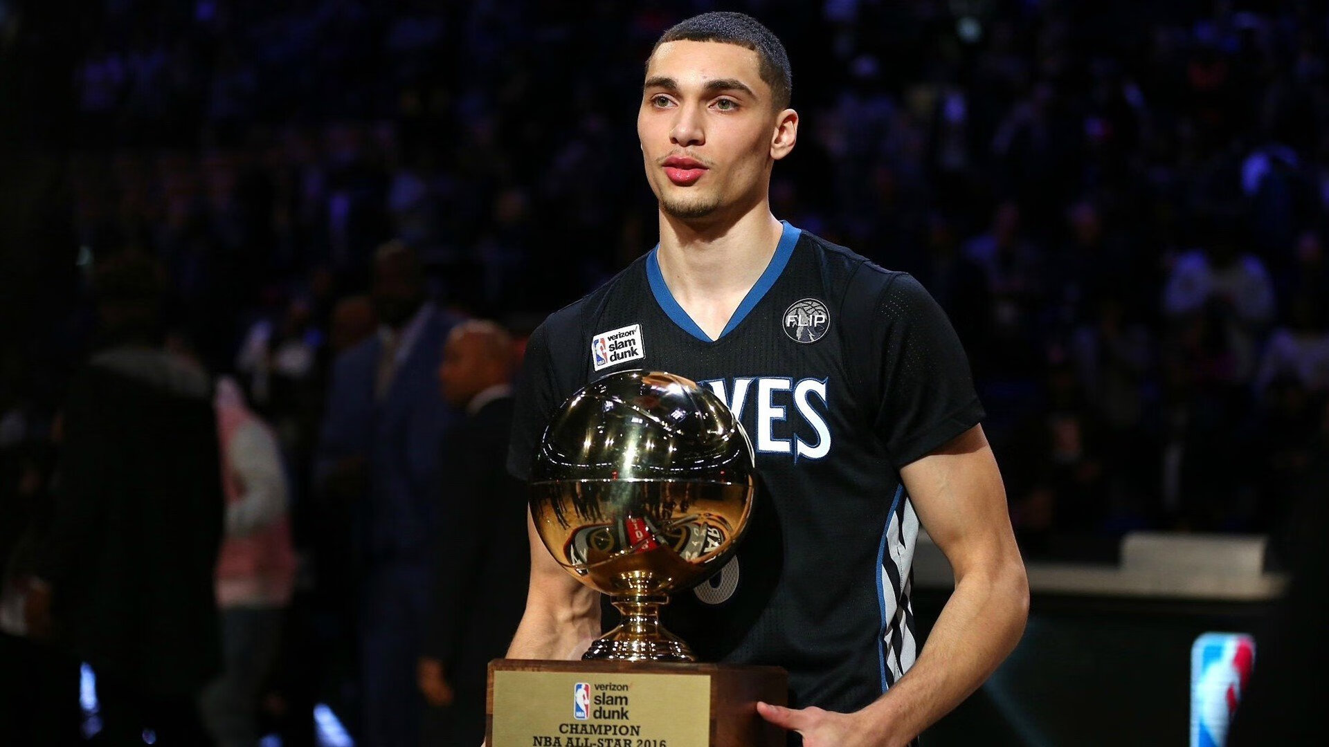 开云中国官网-“冰雪王者：北极极寒赛段的速度传奇”，冰雪极地