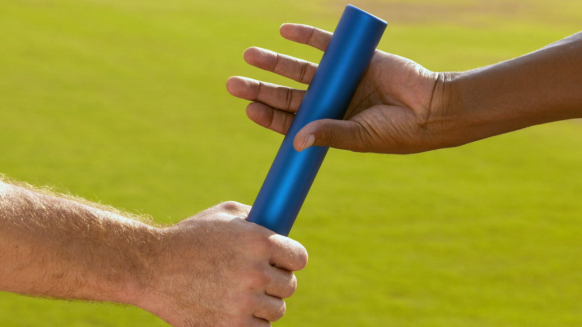 足球产业背后：投资创新推动联赛升级，足球产业规模